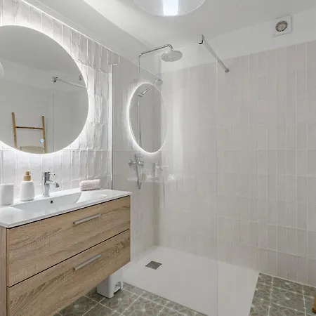 Sea La Vie - Adults Only