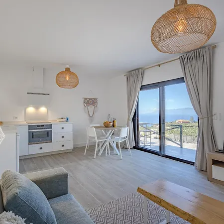 Sea La Vie - Adults Only *