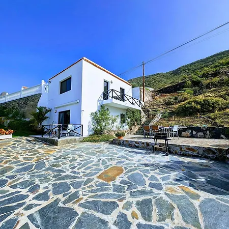 Sea La Vie - Adults Only *